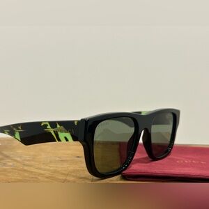 Gucci black and green acetate sunglasses